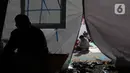 Warga terdampak gempa saat mengungsi di posko pengungsian di Taman Prawatasari, Kabupaten Cianjur, Jawa Barat, Selasa (22/11/2022). Gubernur Jawa Barat Ridwan Kamil menyebut, sebanyak 14 posko pengungsian didirikan untuk memfasilitasi warga berjumlah 13.784 pengungsi yang terdampak gempa berkekuatan 5,6 SR di Kabupaten Cianjur. (Liputan6.com/Herman Zakharia)