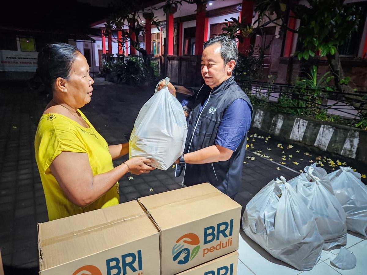 BRI Peduli Gerak Cepat Salurkan Bantuan untuk Warga Terdampak di Bali dan NTT