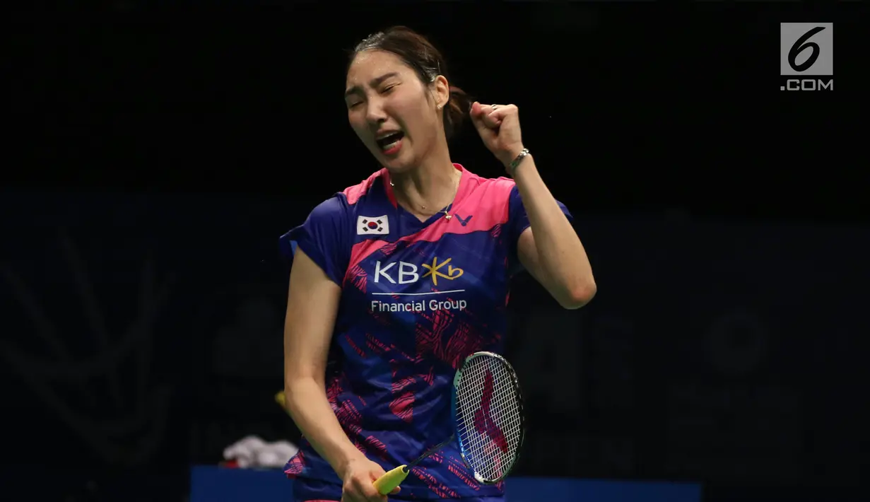 Tunggal Putri Korea Selatan, Sung Ji Hyun bersorak saat melawan Beiwen Zhang (Amerika Serikat) di Semifinal Indonesia Open 2017 di Jakarta, Sabtu (17/6). Sung Ji Hyun menang 21-10. 8-21, 21-10. (Liputan6.com/Helmi Fithriansyah)