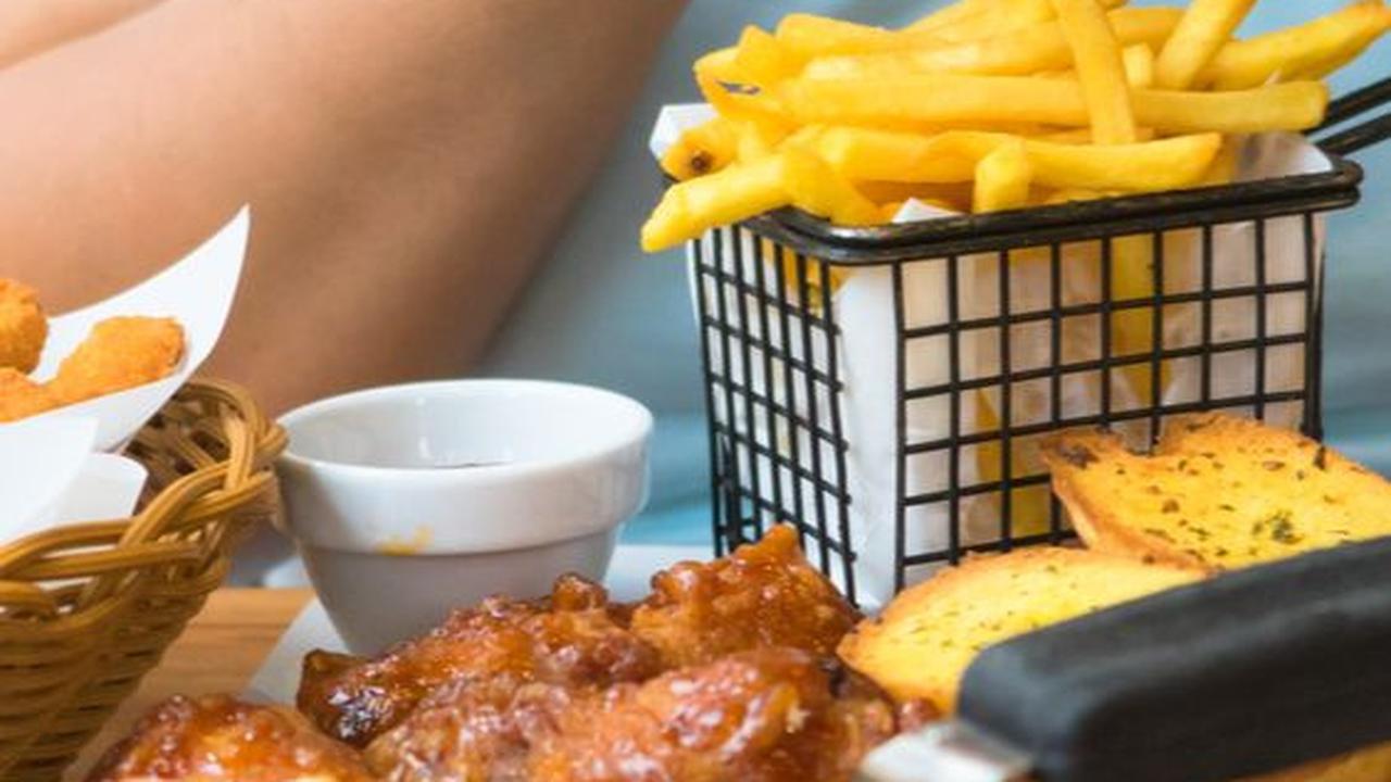 4. Makan Camilan dengan Berlebihan<br>
