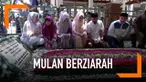 Istri Ahmad Dhani, Mulan Jameela berkunjung ke Ponpes Tebuireng Jombang hari Minggu (24/2). Bertemu dengan Gus Solah dan berziarah ke makam Gus Dur.