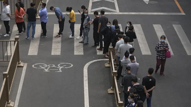 Jutaan Warga Beijing Mulai Lakukan Uji Massal COVID-19