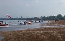 Momen Haru, Ibu Azam Pemuda yang Tenggelam di Laut Pangandaran Ikut Mencari Keliling Laut Bersama TIM SAR
