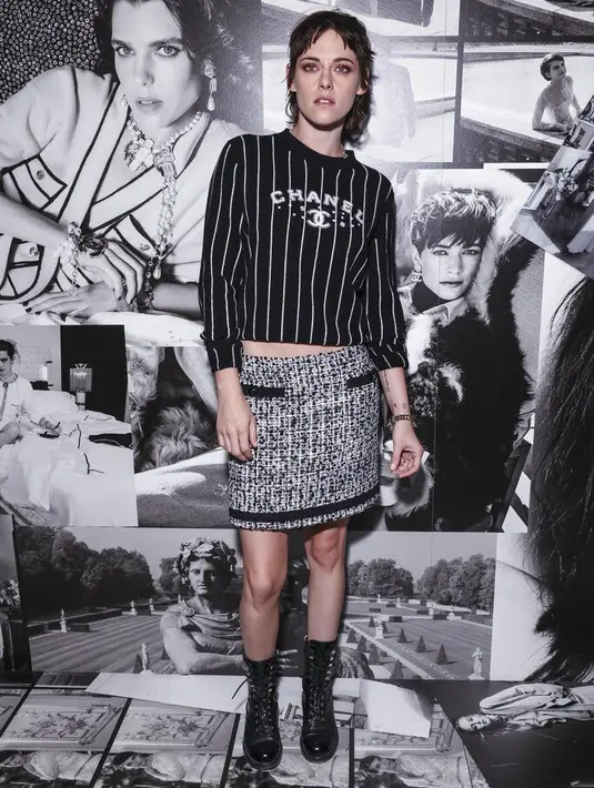 Kristen Stewart di Paris Fashion Week. (Foto: Vianney Le Caer/Invision/AP)