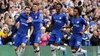 Para pemain Chelsea merayakan gol yang dicetak oleh Jorginho ke gawang Brighton & Hove Albion pada laga Premier League di Stadion Stamford Bridge, Sabtu (28/9). Chelsea menang 2-0. (AP/Frank Augstein)