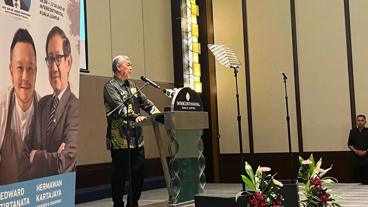 Dato' Seri Dr. Ahmad Zahid bin Hamidi, Deputy Prime Minister One dan Minister of Rural and Regional Development of Malaysia, membuka seminar “Entrepreneurial Marketing: How To Grow Your Business Post - Pandemic. (Dok MarkPlus)