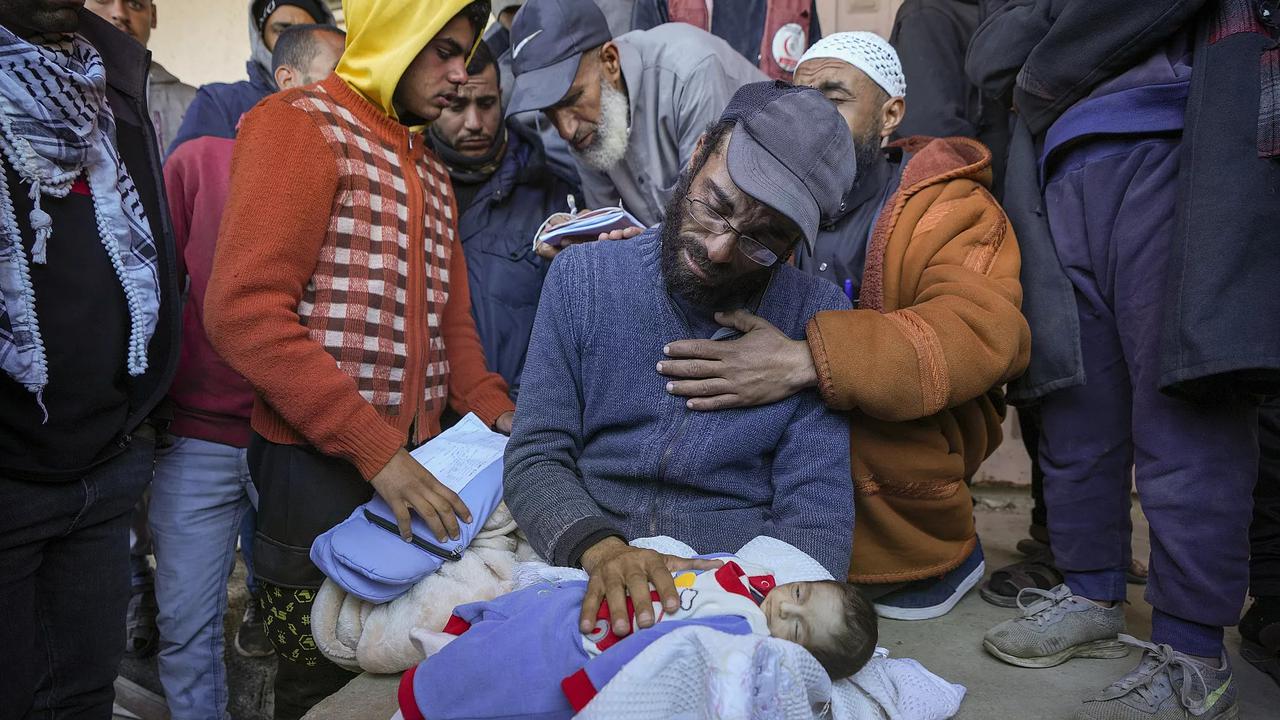 Bayi-Bayi di Gaza Meninggal Kedinginan di Tenda, "Dia Tak Mau Bangun, Kepalanya Dingin dan Wajahnya Pucat Tak Bernyawa"