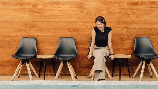 wanita november luka tawa