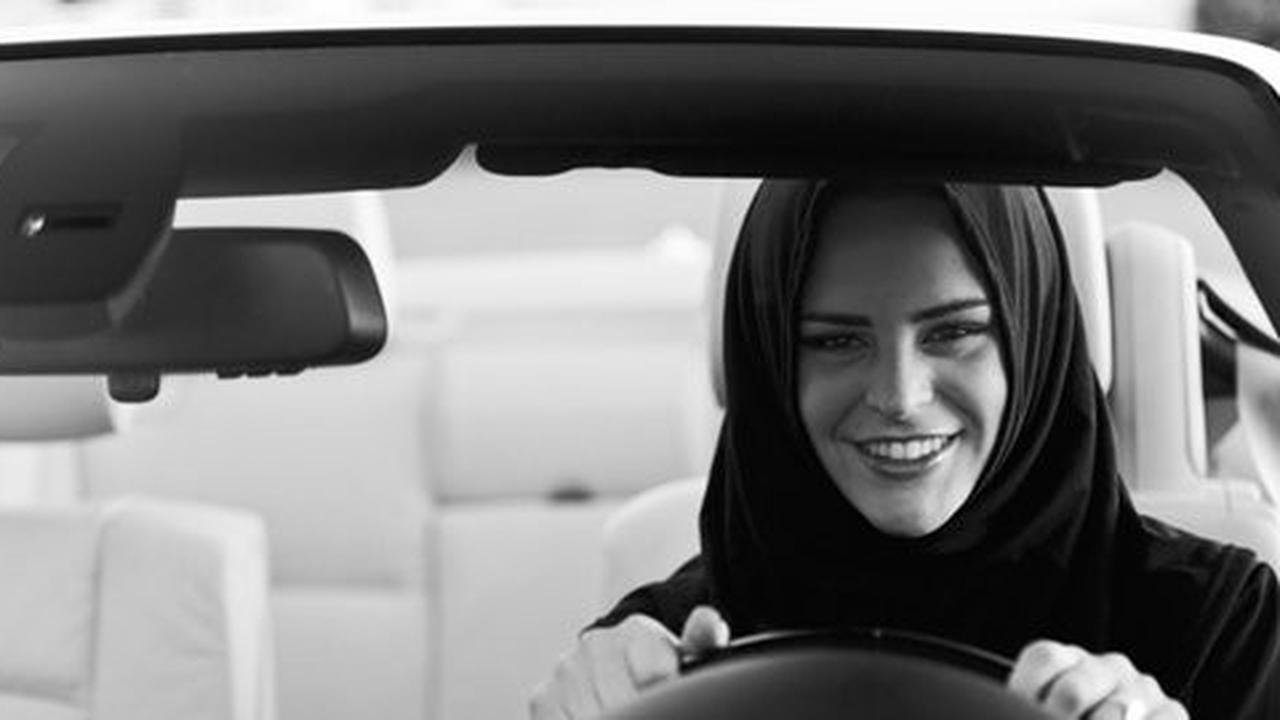 Perempuan Saudi nekat demo nyetir mobil