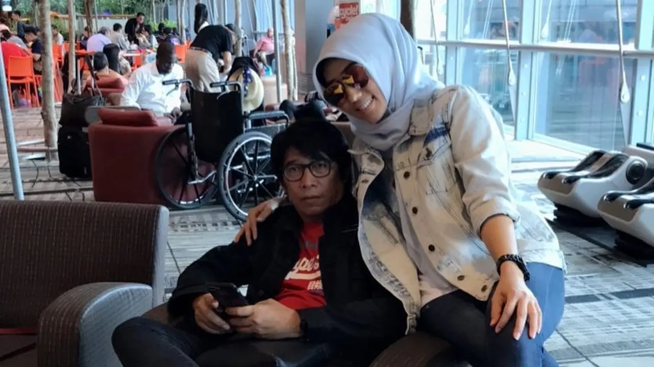 [Fimela] Beda 18 Tahun, Ini 6 Potret Kebersamaan Parto dan Dina Risty
