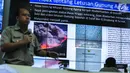 Penjelasan kondisi Gunung Agung Bali yang terpampang di layar monitor di Gedung BNPB, Jakarta, Senin (25/9). Aktivitas Gunung Agung naik turun sehingga sulit untuk memprediksi kapan gunung tersebut akan meletus. (Liputan6.com/Faizal Fanani)