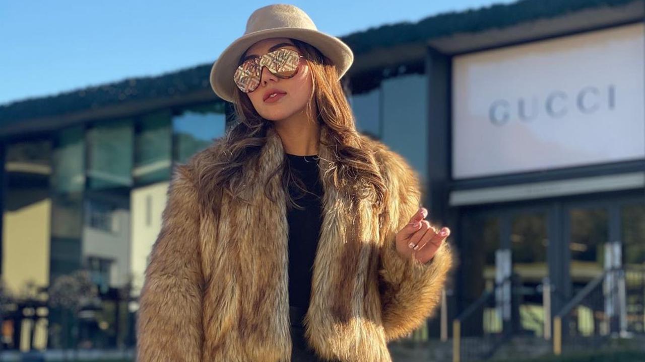 6 Gaya Glamor Bella Shofie, Selalu Tampil Cetar