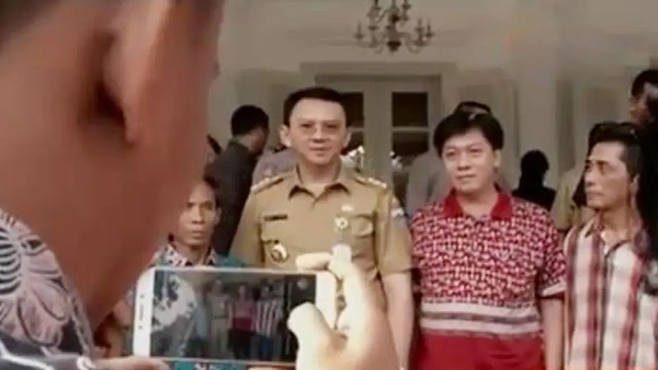 Ahok Kembali Berkantor