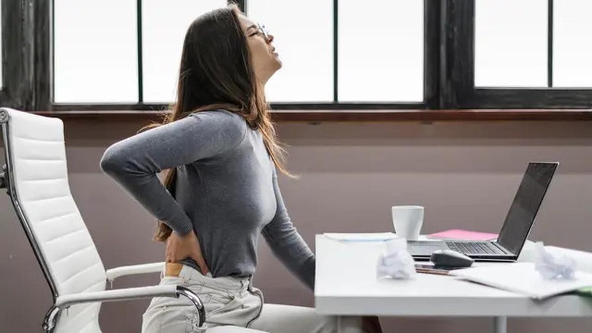 Tips Sehat bagi Pekerja yang Duduk Seharian, Salah Satunya Kurangi Kafein dan Gula