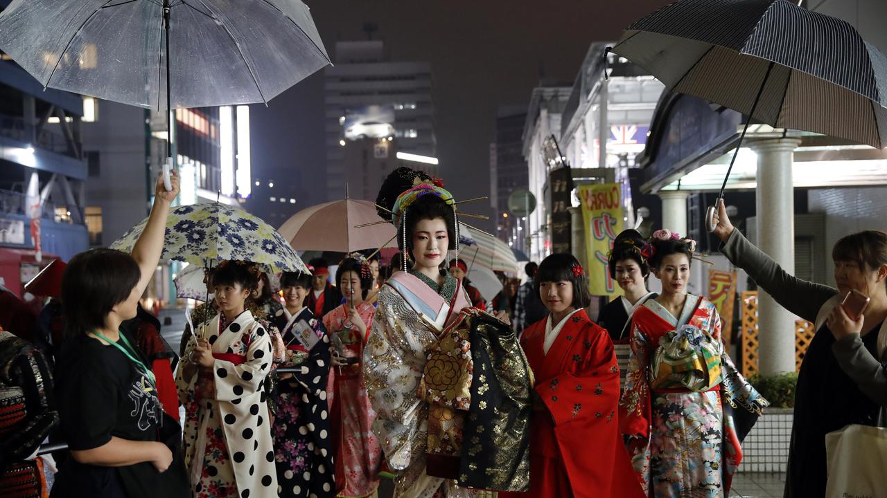 Saat Wanita-Wanita Jepang Berbusana Kimono di Jalanan