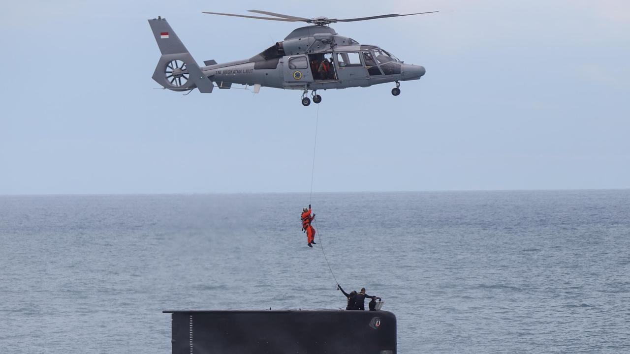 FOTO: Parade Kapal Perang dan Atraksi Prajurit TNI AL Meriahkan Sailing Pass 2025
