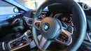 Desain Interior all-new BMW X6 saat peluncuran di German Centre BSD, Tangsel. Fitur kontrol iklim otomatis 2.5 zona, tempat cangkir termoelektrik, Apple CarPlay nirkabel, Parking Assitant termasuk Reversing Assistant dan Harman/Kardon Surround System 16 speakers, 464 W. (Liputan6.com/Fery Pradolo)