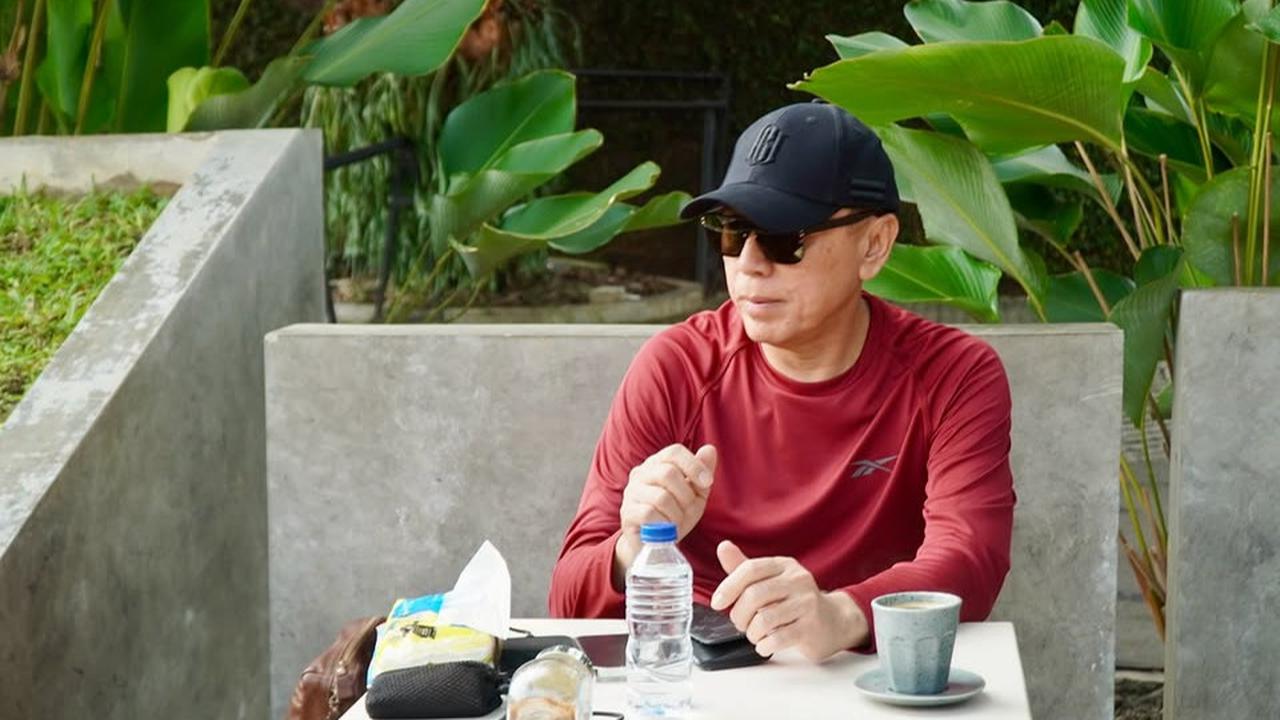 Potret Pensiunan Komjen Polri Dipeluk Raffi Ahmad, Tak Ada Canggung Justru Bak Bapak dan Anak