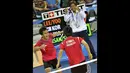 Luapan kegembiraan ganda Putra Indonesia Muhamad Ahsan dan Hendra Setiawan setelah mengalahkan ganda Korsel Yongdae Lee dan Yeonseong Yoo pada final Asian Games ke-17 di Gyeyang Gymnasium, Incheon, Korsel, (28/9). (ANTARA FOTO/Saptono)