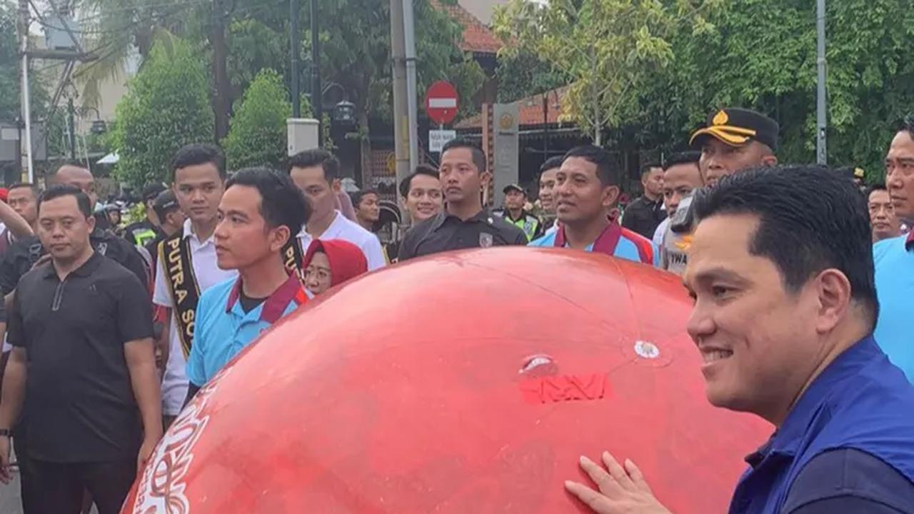 Bareng Gibran Pimpin Arak-arakan Trofi Dunia U-17 di Solo, Erick Thohir Ajak Masyarakat Sambut Pesta Bola Dunia