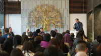 Mantan Presiden RI ke-6 Susilo Bambang Yudhoyono (SBY) bedah buku "Standing Firm for Indonesia's Democracy" di KBRI Tokyo, Jepang, Jumat (7/3/2023). (Dok KBRI Tokyo)