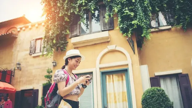 Tips Frugal Travel Untuk Menikmati Liburan Tanpa Boros (Foto/Sumber: Freepik)