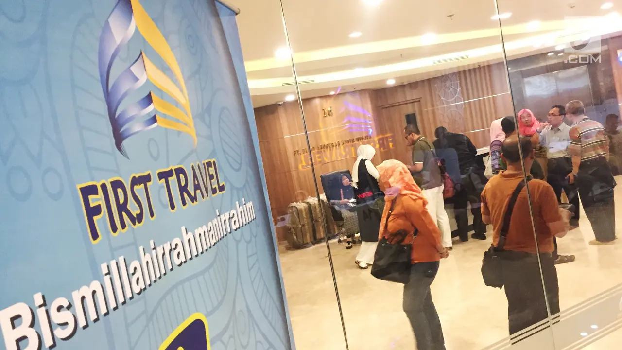 Calon Jemaah Umrah Serbu Kantor First Travel