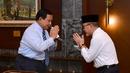 Ketua Umum Partai Amanat Nasional Zulkifli Hasan menyapa Ketua Umum Partai Gerindra Prabowo Subianto di Istana Kepresidenan Jakarta, Rabu, 15 Juni 2022. Presiden Jokowi akan melantik sejumlah menteri dan wakil menteri pada Kabinet Indonesia Maju sisa masa jabatan 2019-2024. (Foto: Sekretariat Presiden)