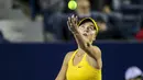 Petenis Ukraina Elina Svitolina bersiap melakukan servis bola saat melawan Anastasia Potapova dari Rusia pada turnamen WTA Monterrey di Monterrey, Meksiko, 1 Maret 2022. Elina Svitolina, unggulan utama turnamen ini, berhasil menyingkirkan Anastasia Potapova dengan skor 6-2 6-1. (AP Photo)