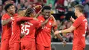 Alphonso Davies didatangkan Bayern Munchen pada 2019 lalu dari Vancouver. Bek asal Kanada tersebut berhasil mencetak gol perdananya di umur 18 tahun 5 bulan 15 hari saat menang 6-0 atas Frankfurt. Davies berhasil bertransformasi menjadi salah satu bek terbaik di dunia saat ini. (AFP/Matthias Balk)