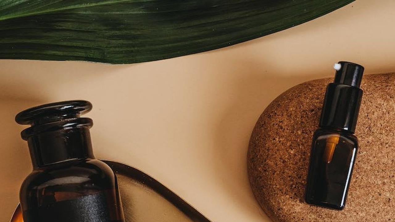 10. Minyak Esensial: Kencangkan Kulit dengan Minyak Aromaterapi