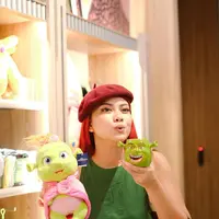 5 Potret Pesona Hanum Mega Saat Liburan di Singapura (Sumber: instagram/real.hanummegaa)