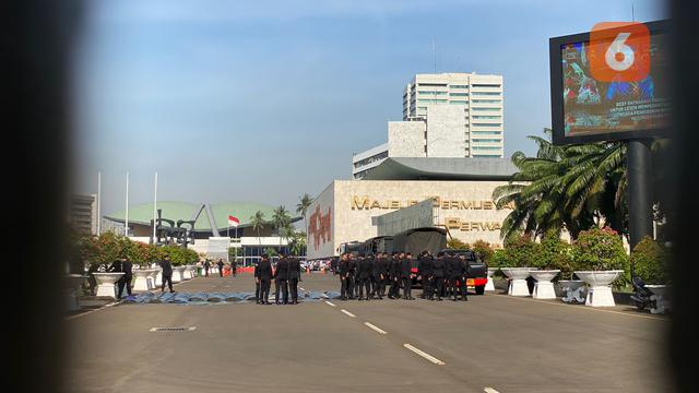 Ikatan Dokter Indonesia dan Organisasi Profesi pada Selasa Pagi 11 Juli 2023 Kembali Menggelar Demo di Depan Gedung DPR RI Jelang Disahkannya RUU Kesehatan Hari Ini (Ade Nasihudin Al Ansori/Liputan6.com)