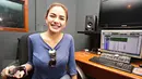 Nikita Mirzani memberikan keterangan pers usai rekaman lagu di Kawasan Cipete, Jakarta, Rabu (13/1/2016). Nikita Mirzani akan membawakan lagu bergenre Dangdut Remix. (Liputan6.com/Immanuel Antonius)