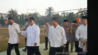 Prabowo Salat Idulfitri di Masjid Darussalam Aceh Tamiang, Didampingi Gubernur Mualem