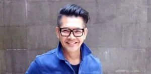 Kabarnya, gaya berbusana Ferry Salim mampu kalahkan sang anak, Brandon Nicholas. Ayo kita intip, seperti apa sih gaya berbusana ayah usia 48 tahun ini?