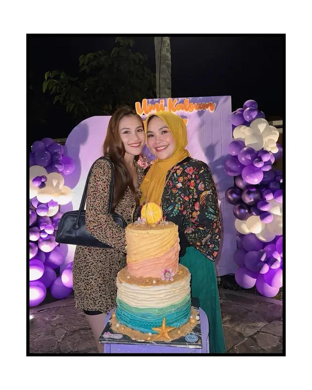 5 Potret Pesta Ultah Ibunda Ayu Ting Ting, Suprise Manis dari Keluarga Tercinta
