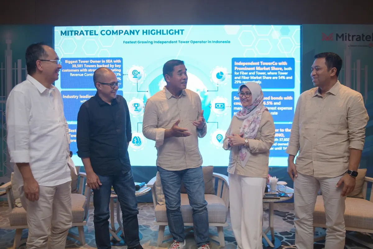 Direktur Utama PT Dayamitra Telekomunikasi Tbk atau Mitratel (MTEL)  Theodorus Ardi Hartoko dan direksi lainnya saat media gathering di Labuan Bajo, Senin (5/8/2024). Istimewa