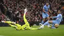 Di tengah merosotnya performa Manchester United, David De Gea yang masih dipercaya sebagai kiper utama, mampu tampil brilian dengan aksi-aksi gemilangnya di bawah mistar. Namun, ia kesulitan untuk mencetak clean sheet di tengah amburadulnya barisan belakang MU. (AFP/Oli Scarff)