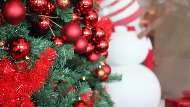 Dekorasi Natal di Shangri-La Hotel Jakarta