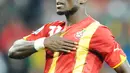 9. Stephen Appiah - Gelandang timnas Ghana tersebut mendirikan lembaga amal bernama StepApp Foundation. Lembaga tersebut memiliki misi dalam memberikan asuransi kesehatan dan fasilitias medis. (AFP/Rodrigo Arangua)