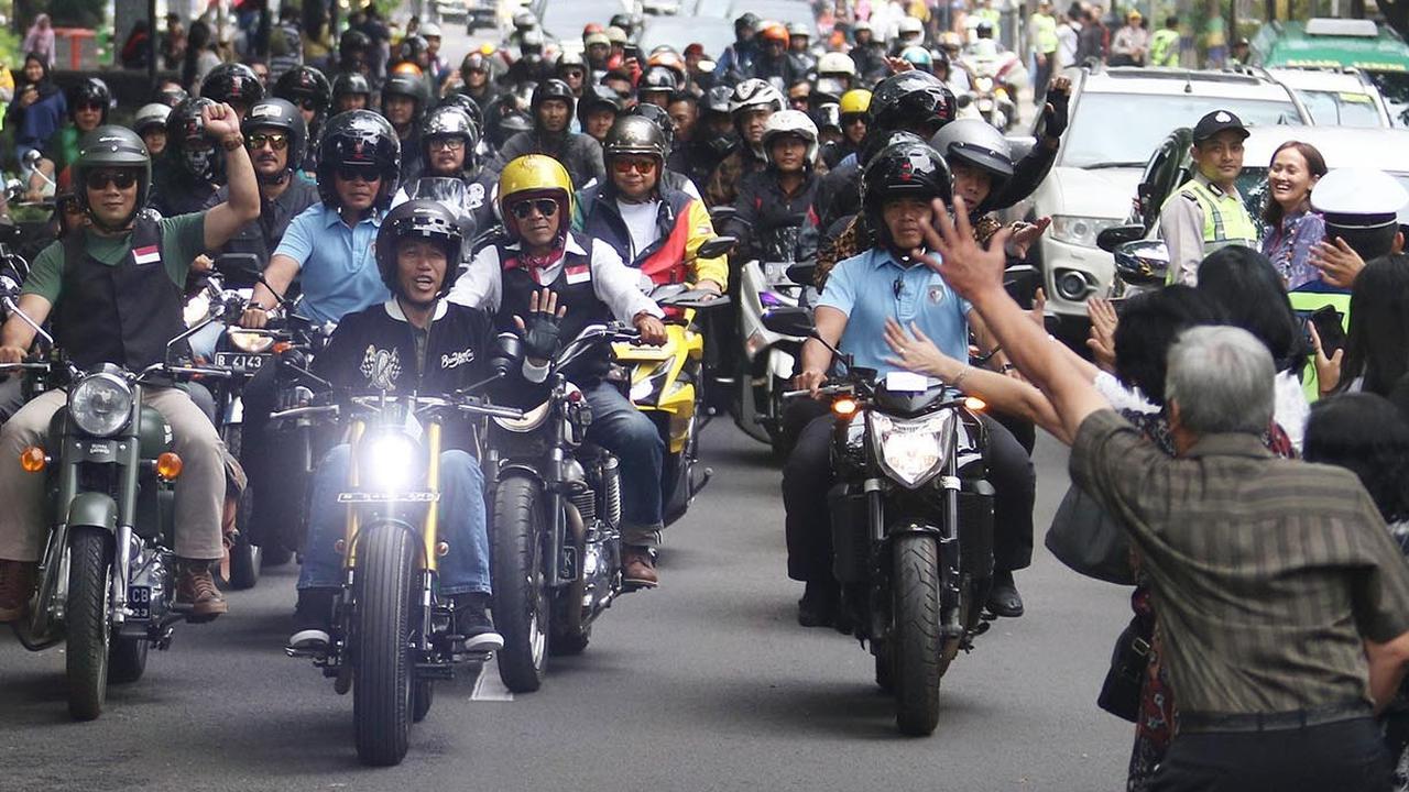 FOTO: Gaya Jokowi dan Sepeda Motornya, dari Touring di Danau Toba hingga Jajal Trek MotoGP