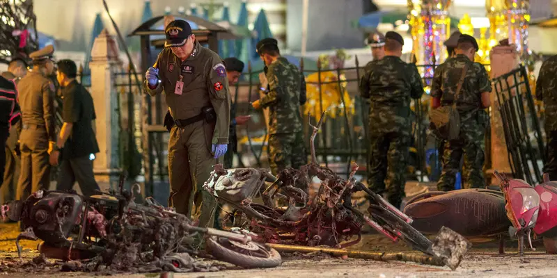 20150817-Foto-foto Mengerikan Ledakan Bom di Kuil Bangkok