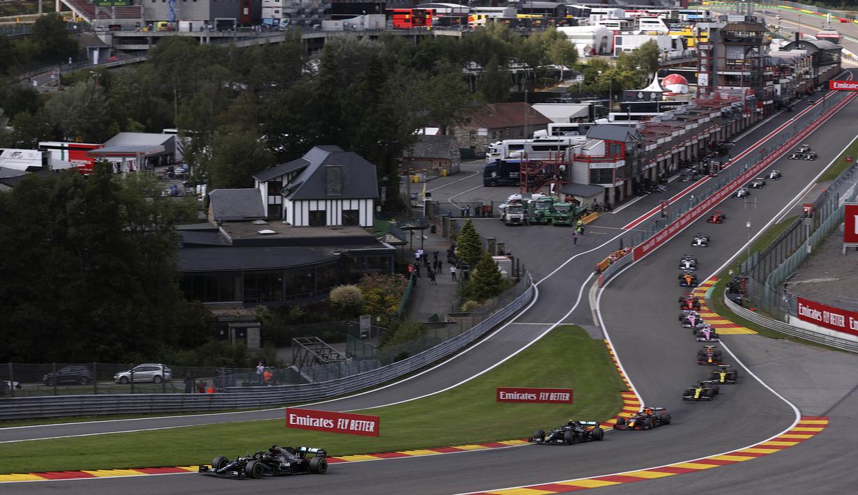 Suasana balapan F1 GP Belgia di Sirkuit Spa-Francorchamps, Minggu (30/8/2020). Lewis Hamilton finis pertama dengan catatan waktu 1 jam 24 menit 8,761 detik. (Lars Baron, Pool via AP)