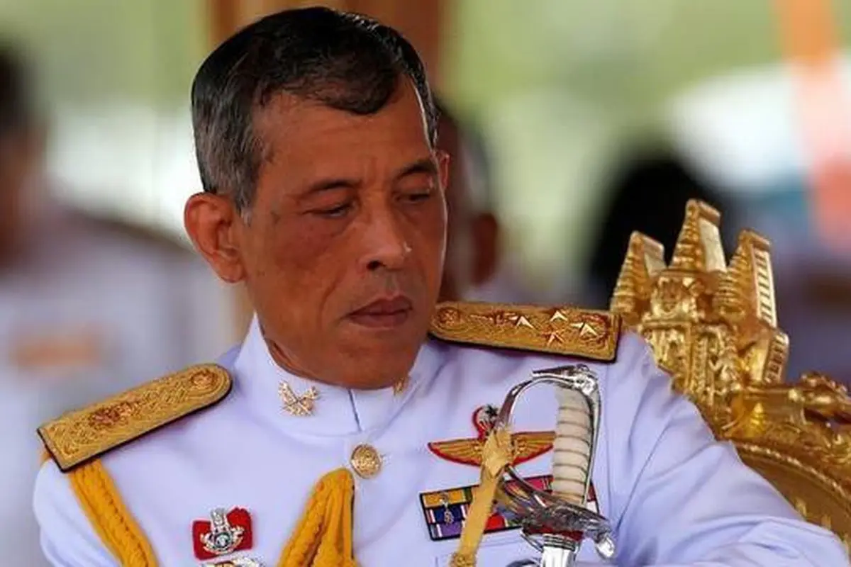 Aksi Raja Thailand Isolasi Diri Bersama 20 Selirnya ke Jerman, Tuai Kritikan
