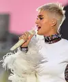 Katy Perry, ikut meramaikan konser amal One Love Manchester pada Minggu (4/6/2017) lalu. Memberikan penampilan yang maksimal, nampaknya Katy berhasil membuat para penonton menjadi terhibur. (AFP/Bintang.com)