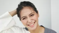 Pose Begini, Tonjolan di Perut Marsha Tengker Bikin Salah Fokus