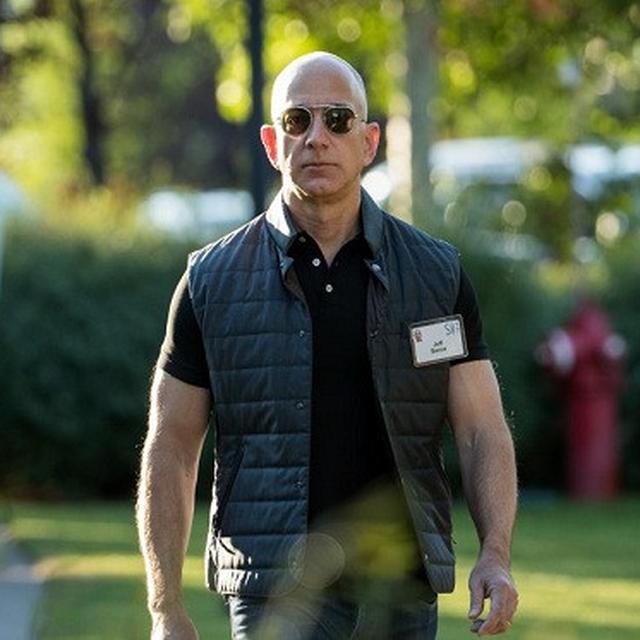 Jeff Bezos Jadi Miliarder Yang Tetap Untung Meski Digempur Virus Corona Bisnis Liputan6 Com