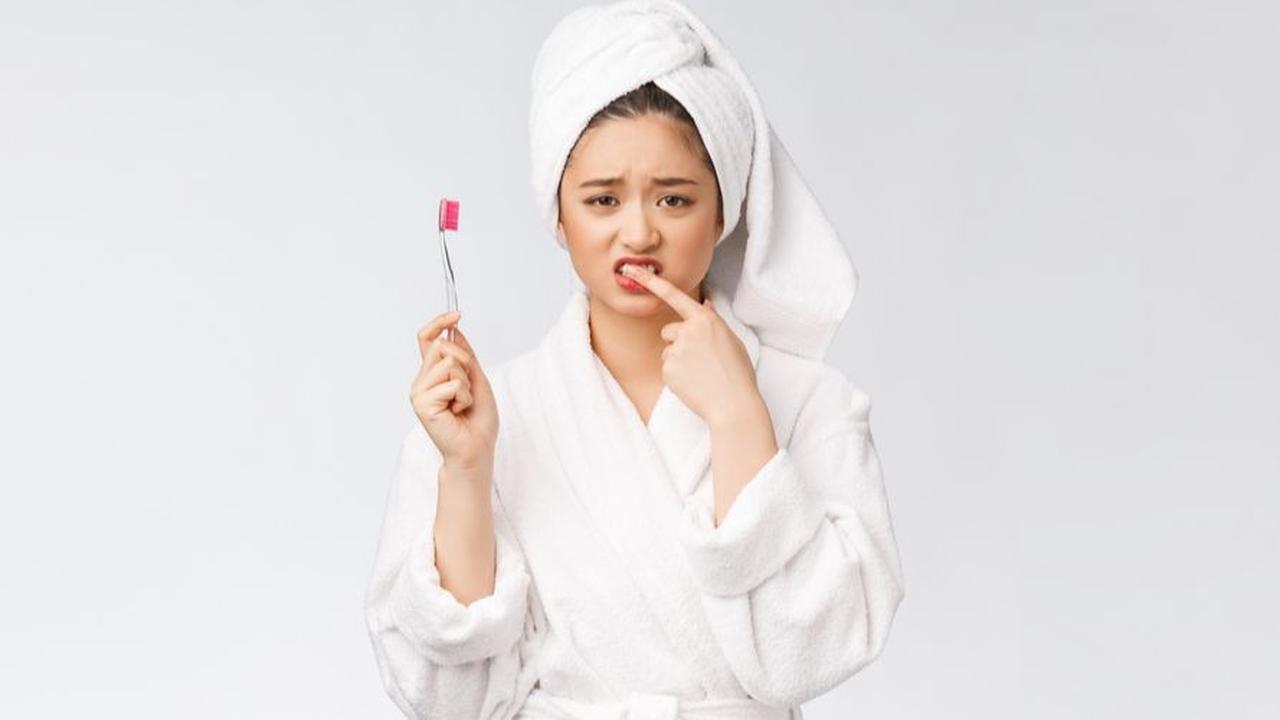 Sikat Gigi dan Shower Bisa Jadi Sarang Virus di Kamar Mandi, Ini Cara Bersihkan dan Simpan yang Benar!