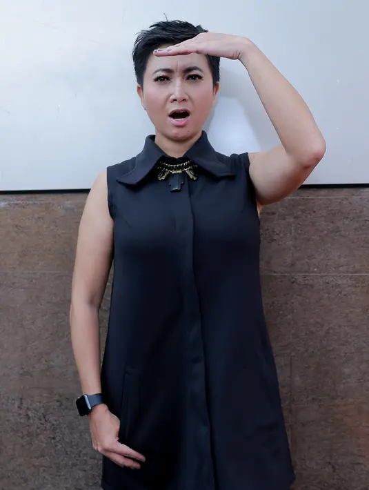 Semua pencapaian selama ini berawal dari kariernya sebagai penyiar radio. Ibu dua anak ini tidak menyangka dari cuap-cuap sampai ke dunia seni peran. (Adrian Putra/Bintang.com)